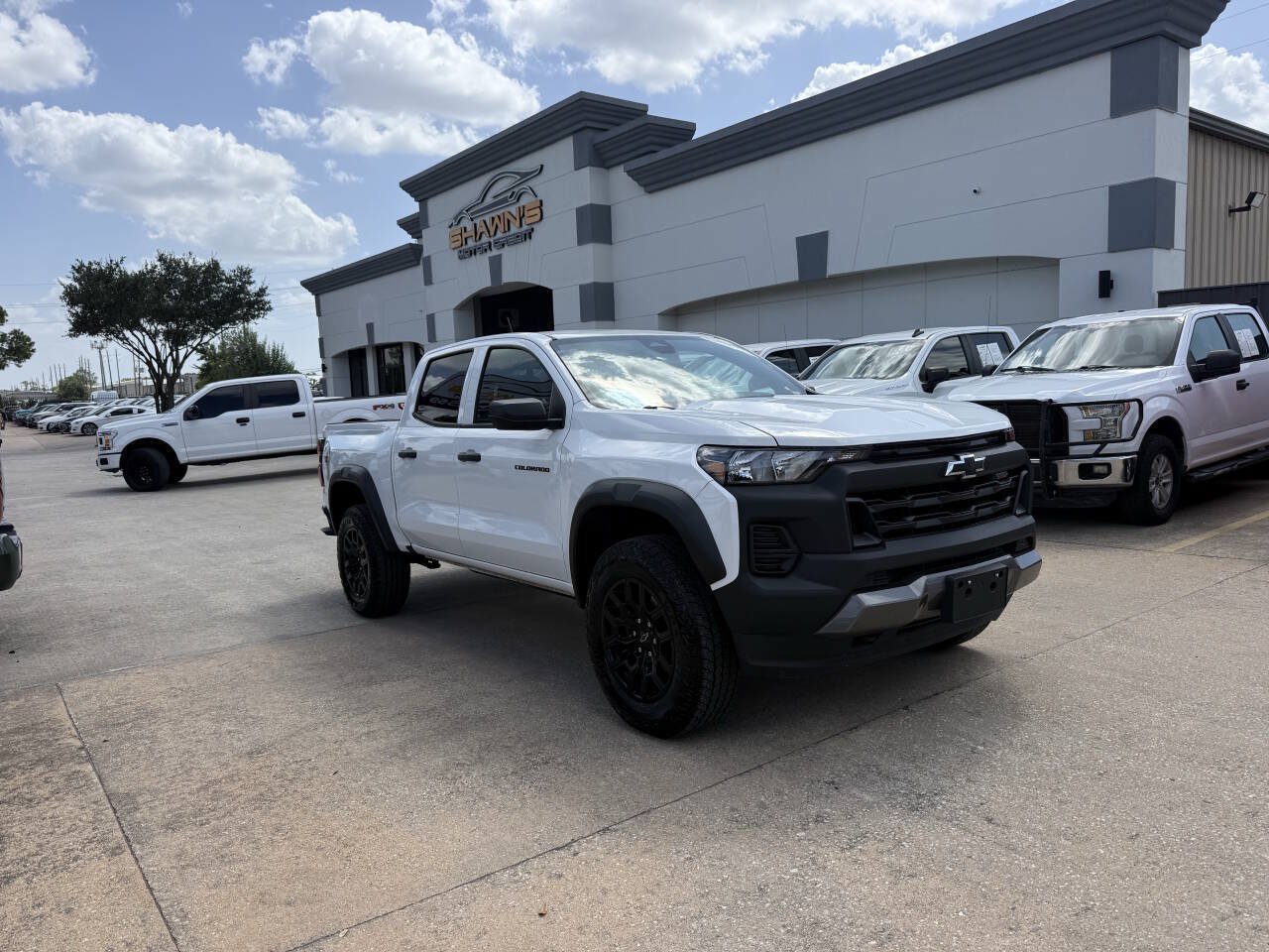 Used 2024 Chevrolet Colorado Trail Boss AWD/4WD image 2