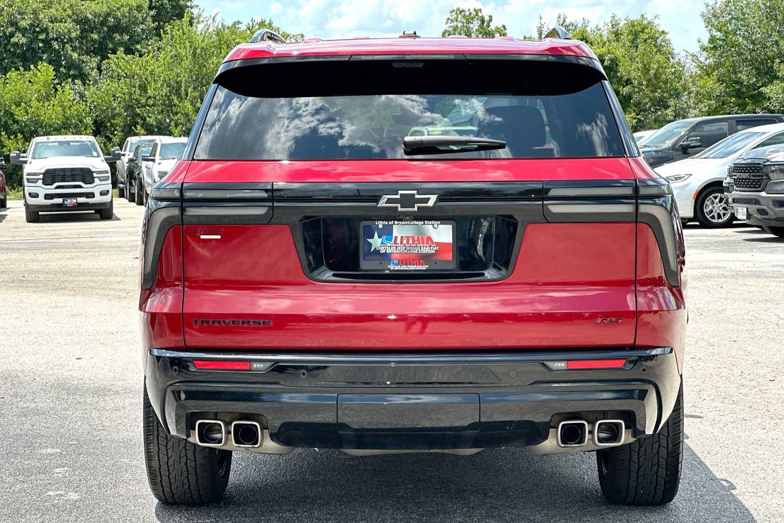 Used 2025 Chevrolet Traverse RS FWD image 14