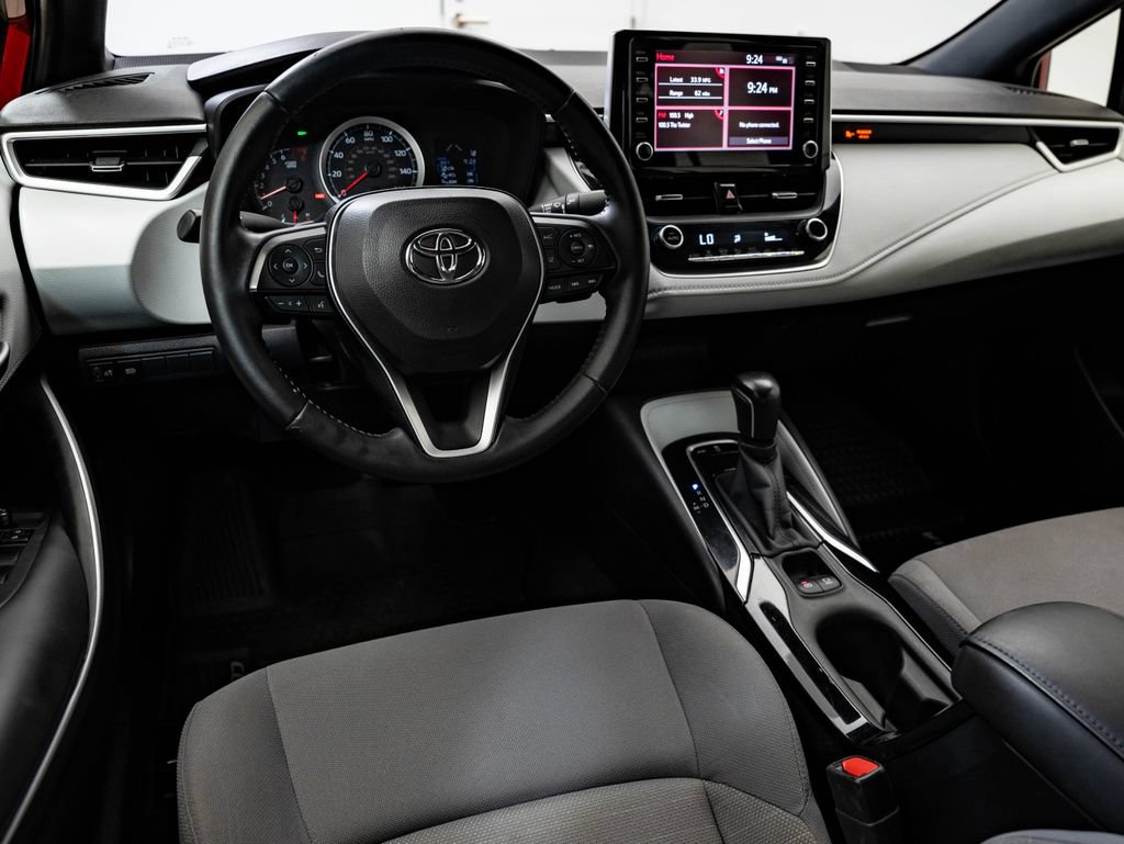 Used 2020 Toyota Corolla SE w/ SE Premium Package FWD image 4