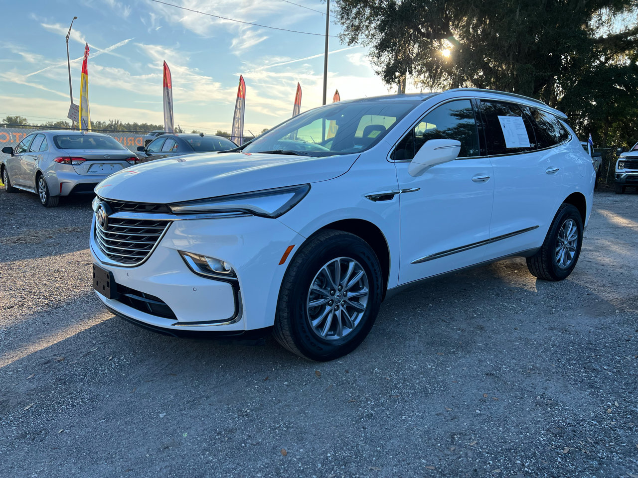 Used 2023 Buick Enclave Essence image 7