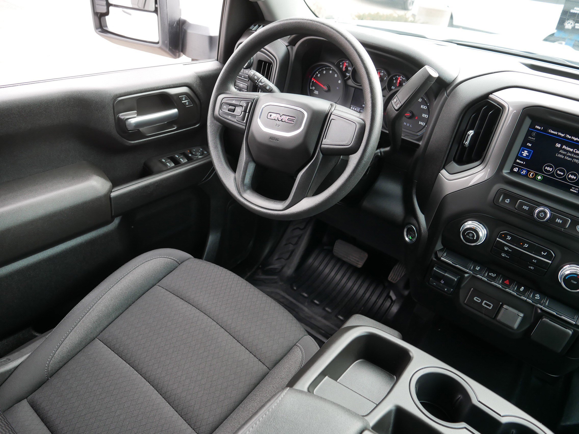 Used 2025 GMC Sierra 2500 Pro w/ Convenience Package image 9