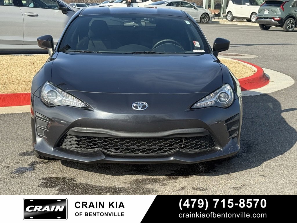 Used 2017 Toyota 86 image 2