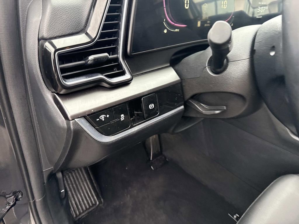 Used 2023 Kia Sportage EX AWD/4WD image 21