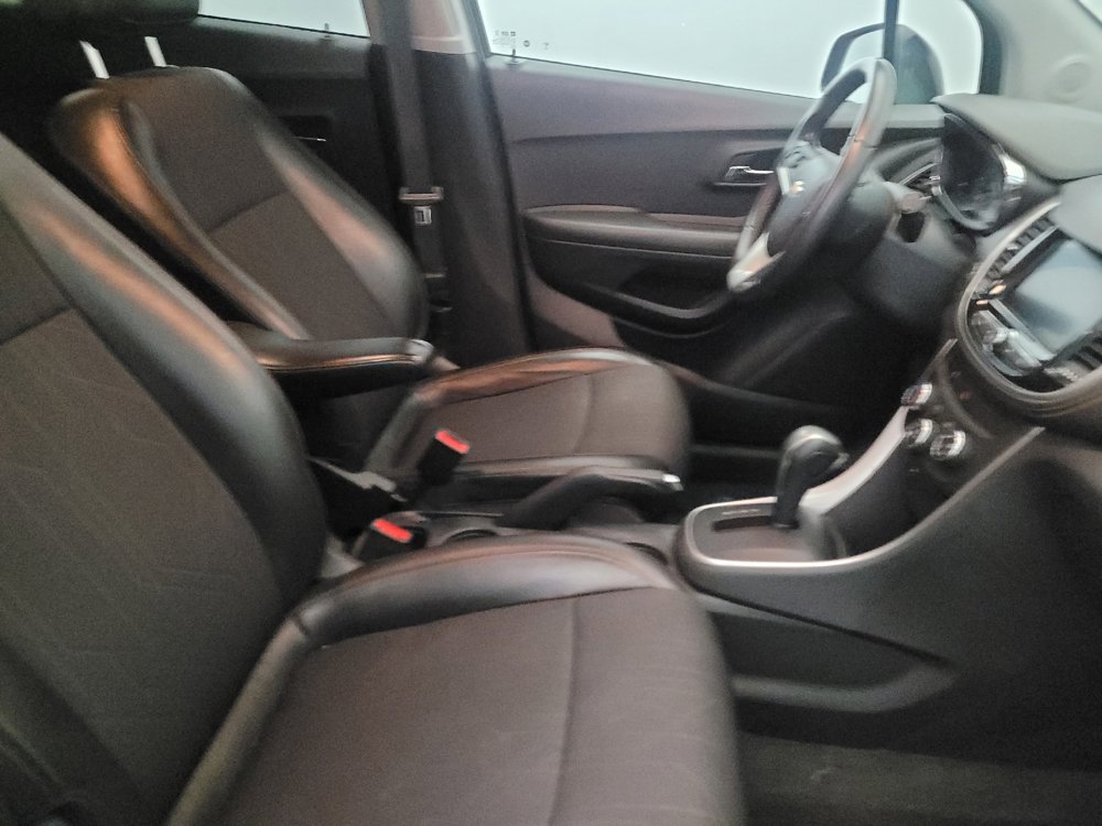 Used 2020 Chevrolet Trax LT w/ LT Convenience Package image 21