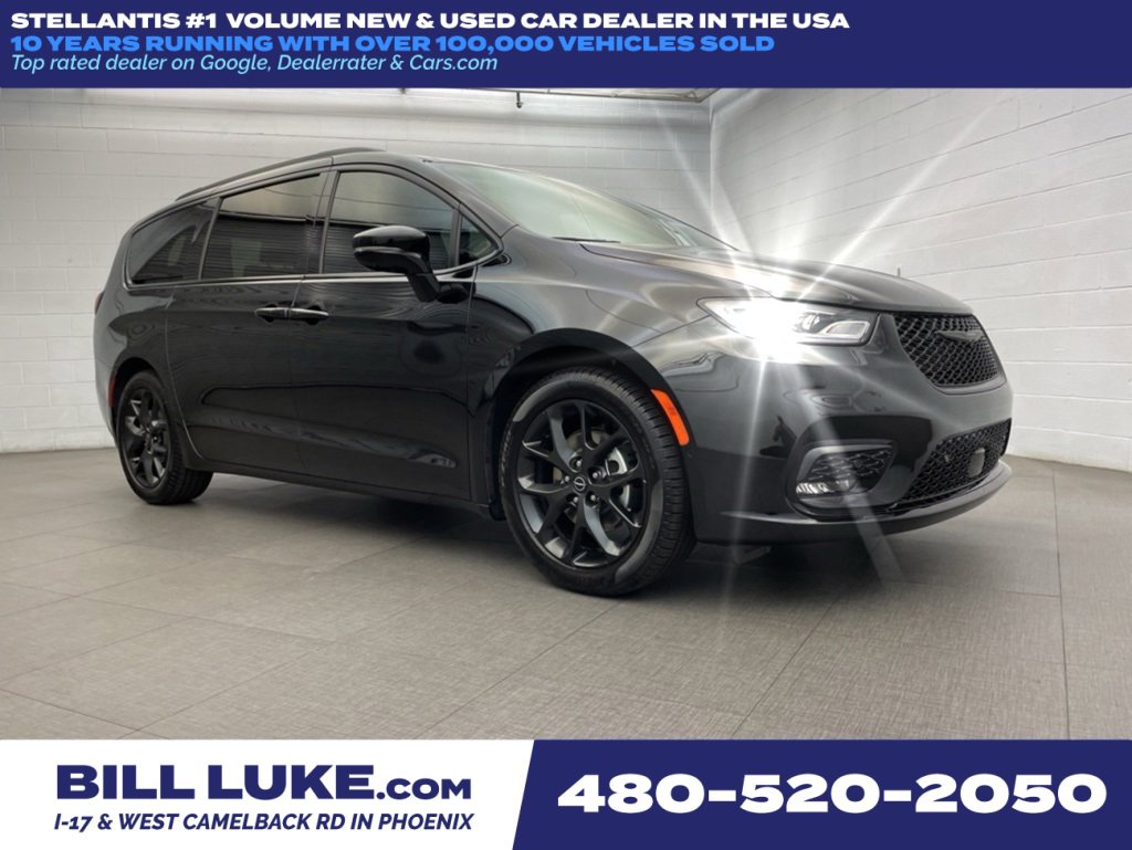 New 2026 Chrysler Pacifica Limited w/ Uconnect Theater Family Group