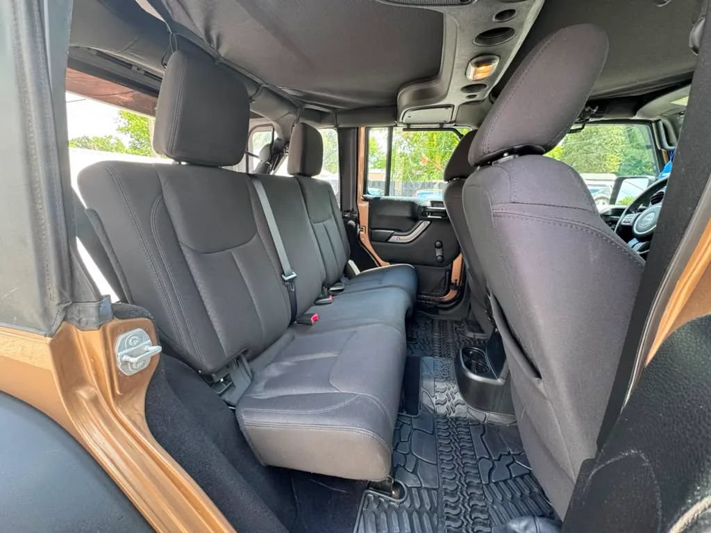 Used 2015 Jeep Wrangler Unlimited Sport w/ Connectivity Group AWD/4WD image 10