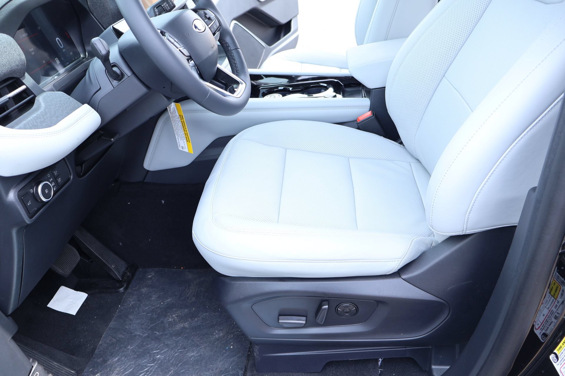 New 2026 Ford Explorer Platinum w/ LUX Leather Package AWD/4WD image 12