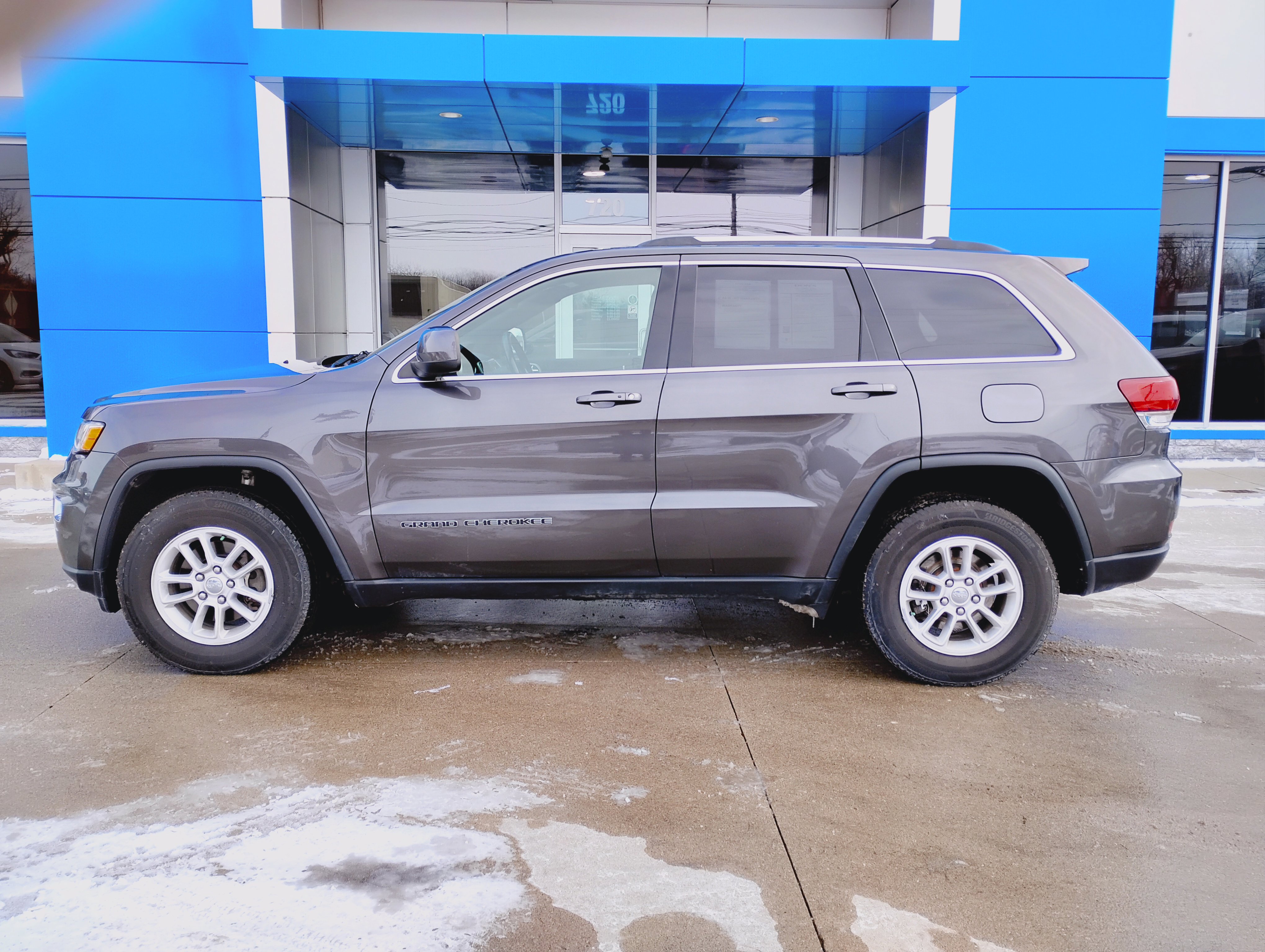 Used 2020 Jeep Grand Cherokee Laredo image 30