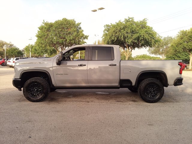 Used 2025 Chevrolet Silverado 2500 ZR2 w/ Technology Package image 8