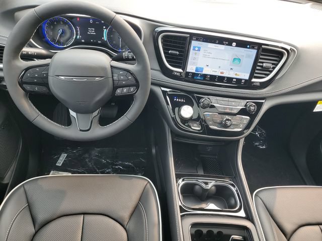 New 2027 Chrysler Pacifica Limited w/ Family Tech Group AWD/4WD image 13