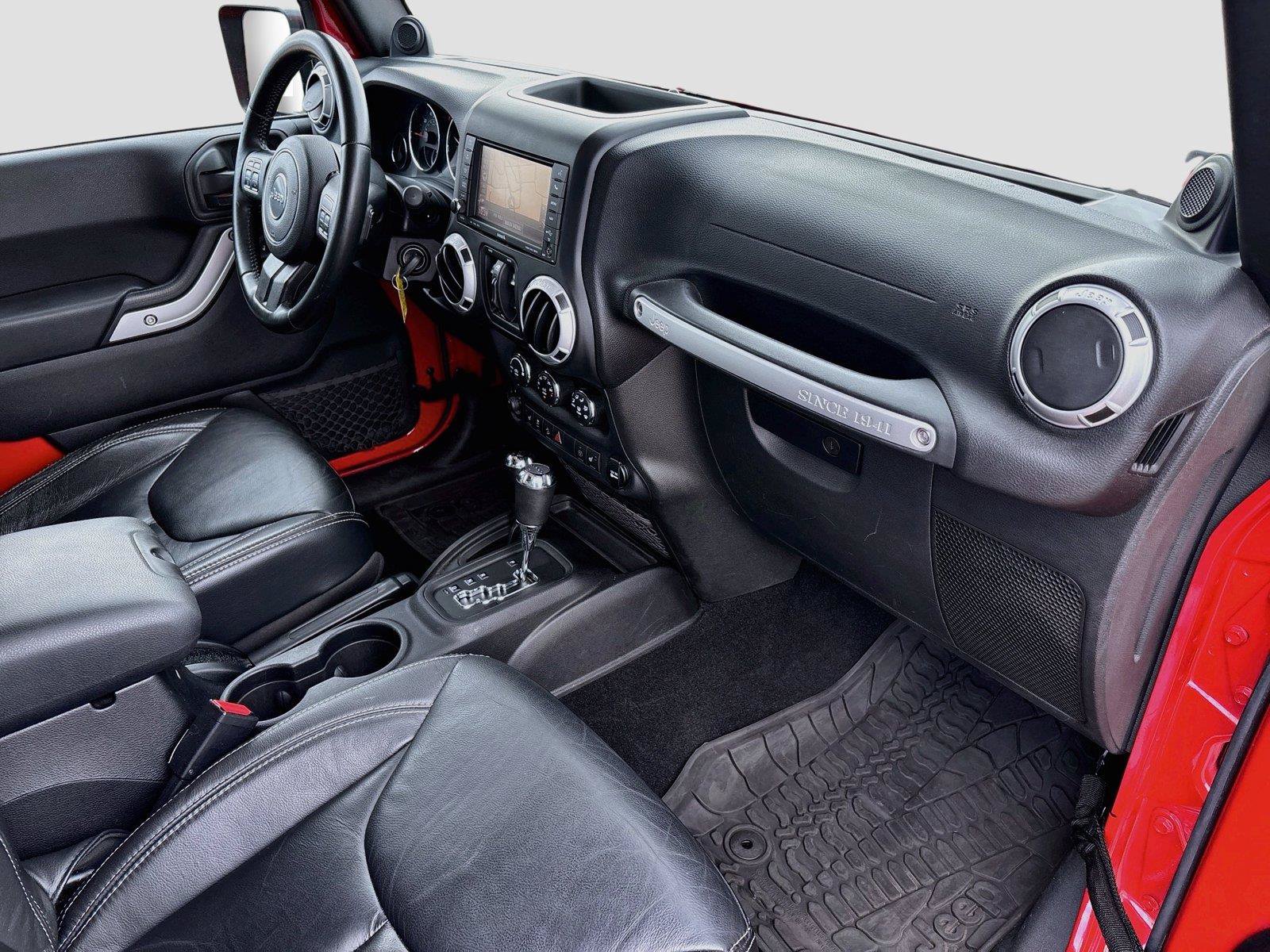 Used 2014 Jeep Wrangler Unlimited Rubicon w/ Dual Top Group AWD/4WD image 28