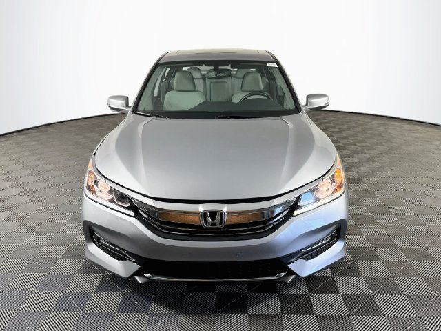 Used 2017 Honda Accord EX-L image 2