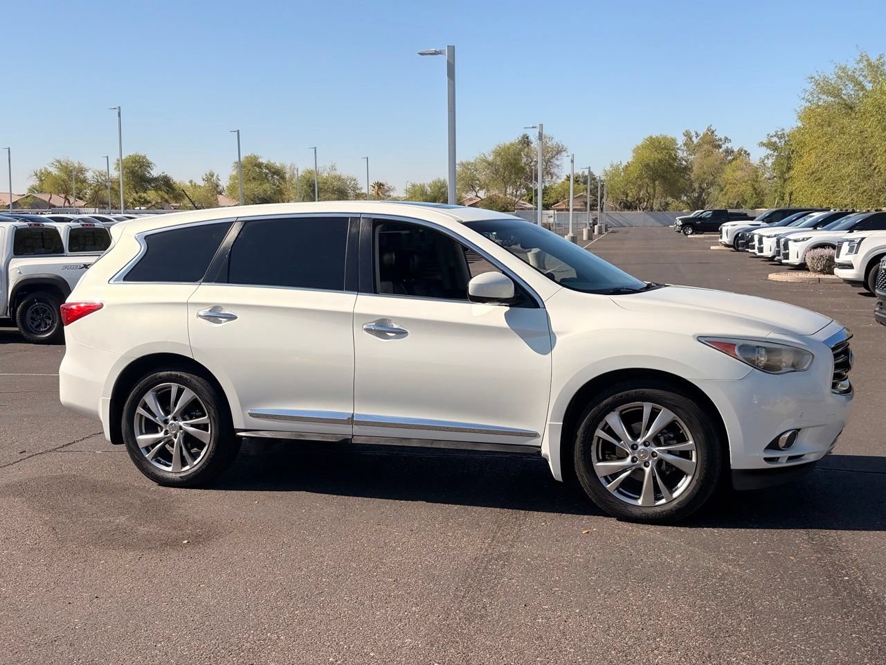Used 2013 INFINITI JX35 FWD w/ Premium Pkg image 6