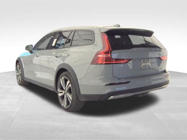 Used 2025 Volvo V60 B5 Cross Country Plus AWD/4WD image 8