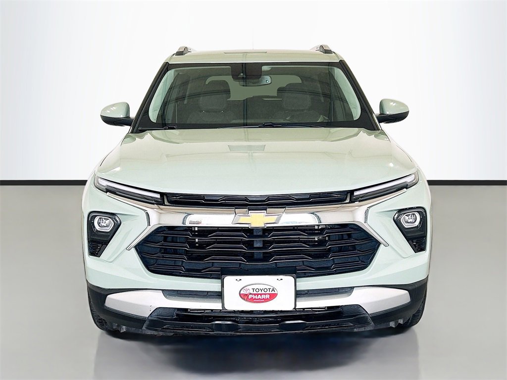 Used 2025 Chevrolet TrailBlazer LT w/ Convenience Package image 2