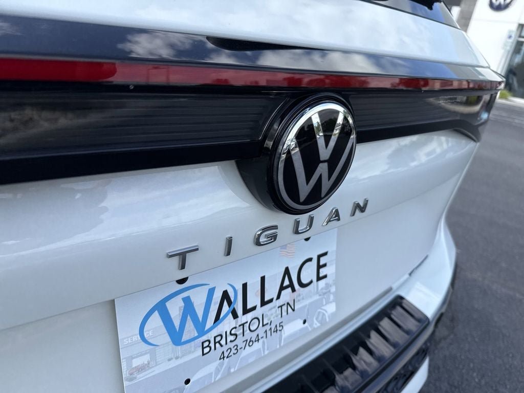 New 2026 Volkswagen Tiguan SEL R-Line AWD/4WD image 7
