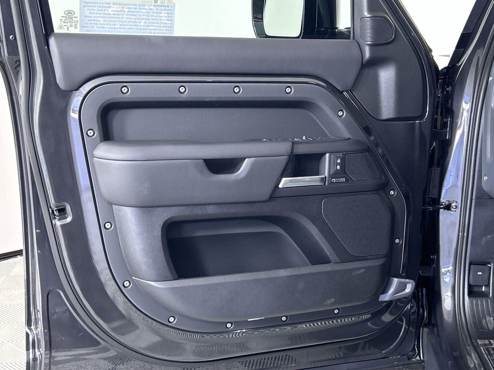 New 2025 Land Rover Defender 130 X-Dynamic SE image 21