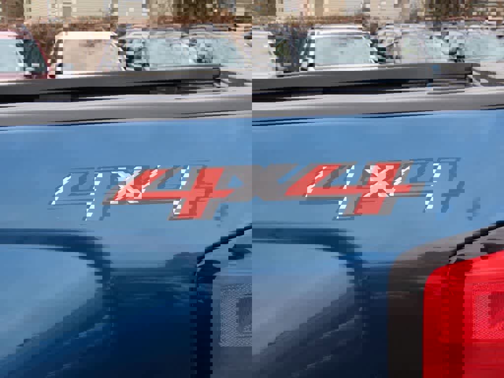 Used 2018 Chevrolet Silverado 1500 LT w/ All Star Edition image 9