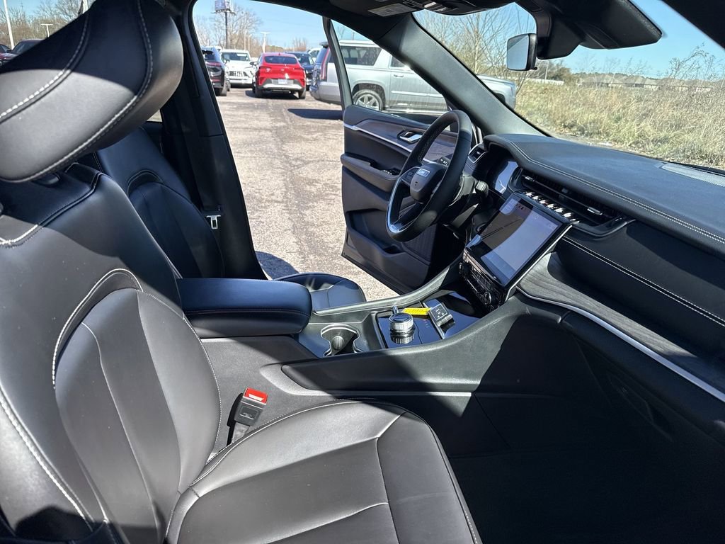 Used 2025 Jeep Grand Cherokee Limited image 35