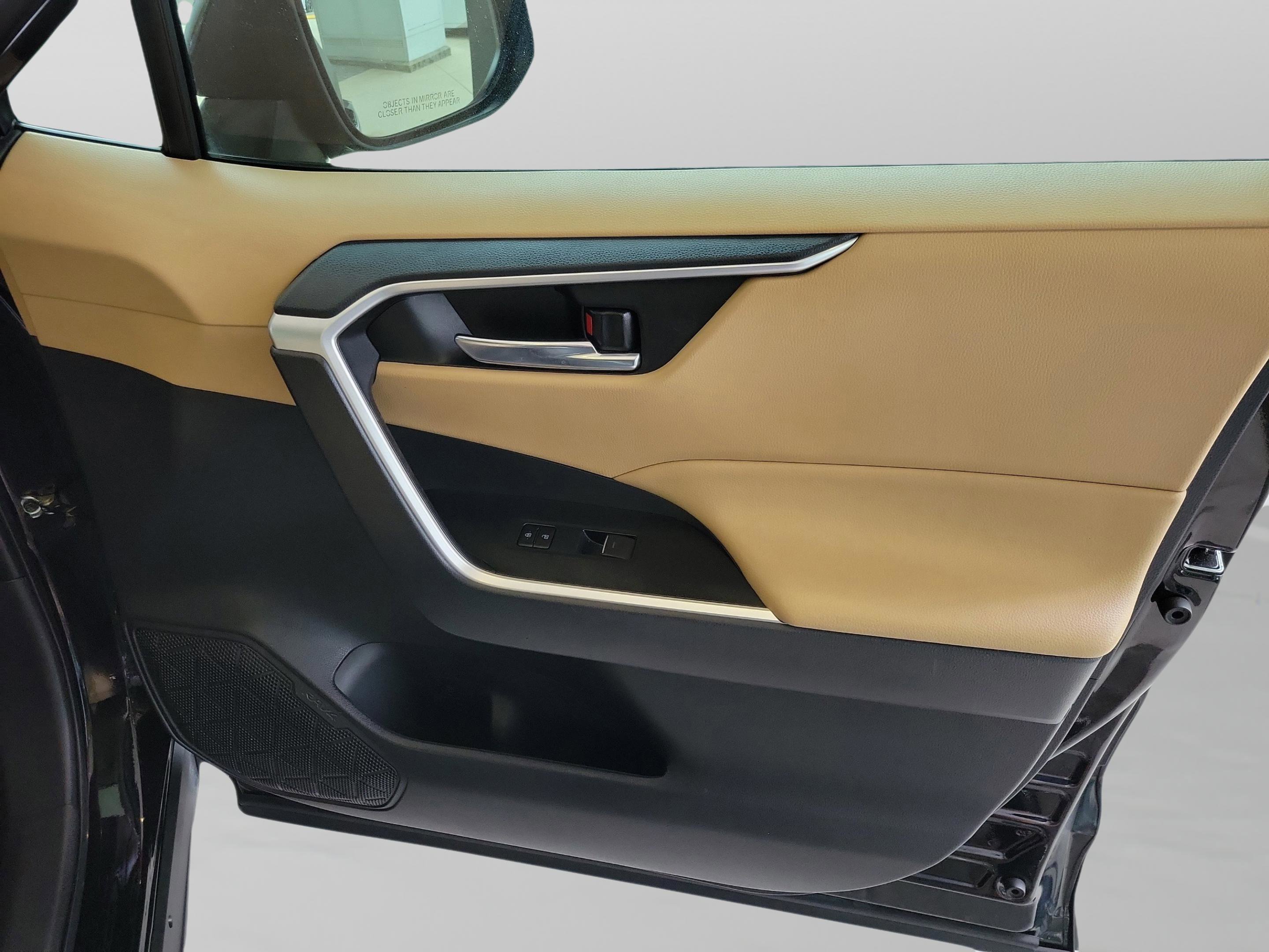 Used 2022 Toyota RAV4 XLE Premium image 26