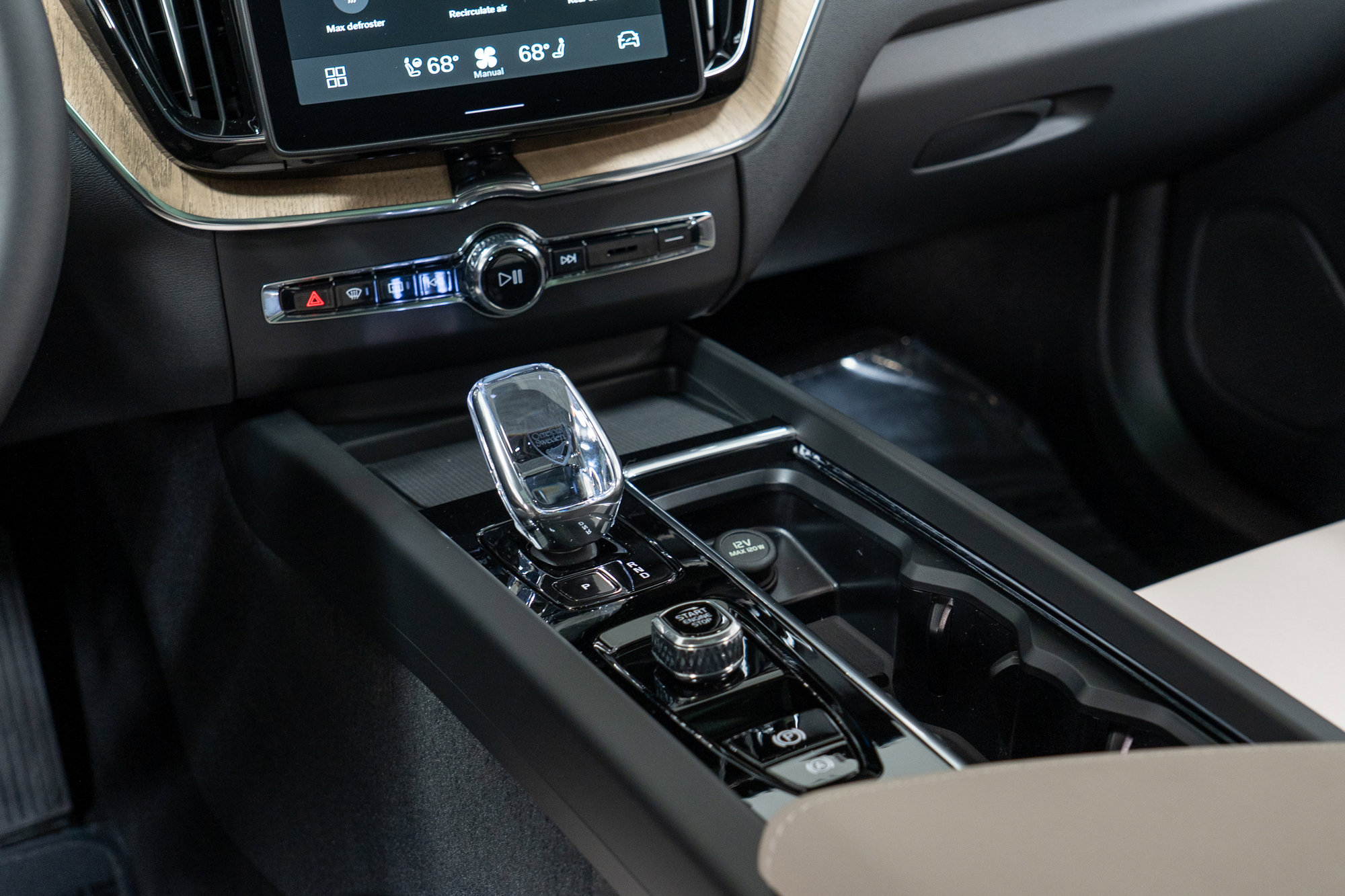 New 2026 Volvo XC60 B5 Plus w/ Climate Package image 20