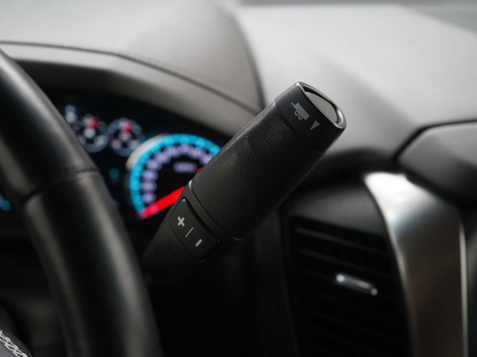 Used 2019 Chevrolet Suburban Premier w/ Premier Plus Edition AWD/4WD image 25