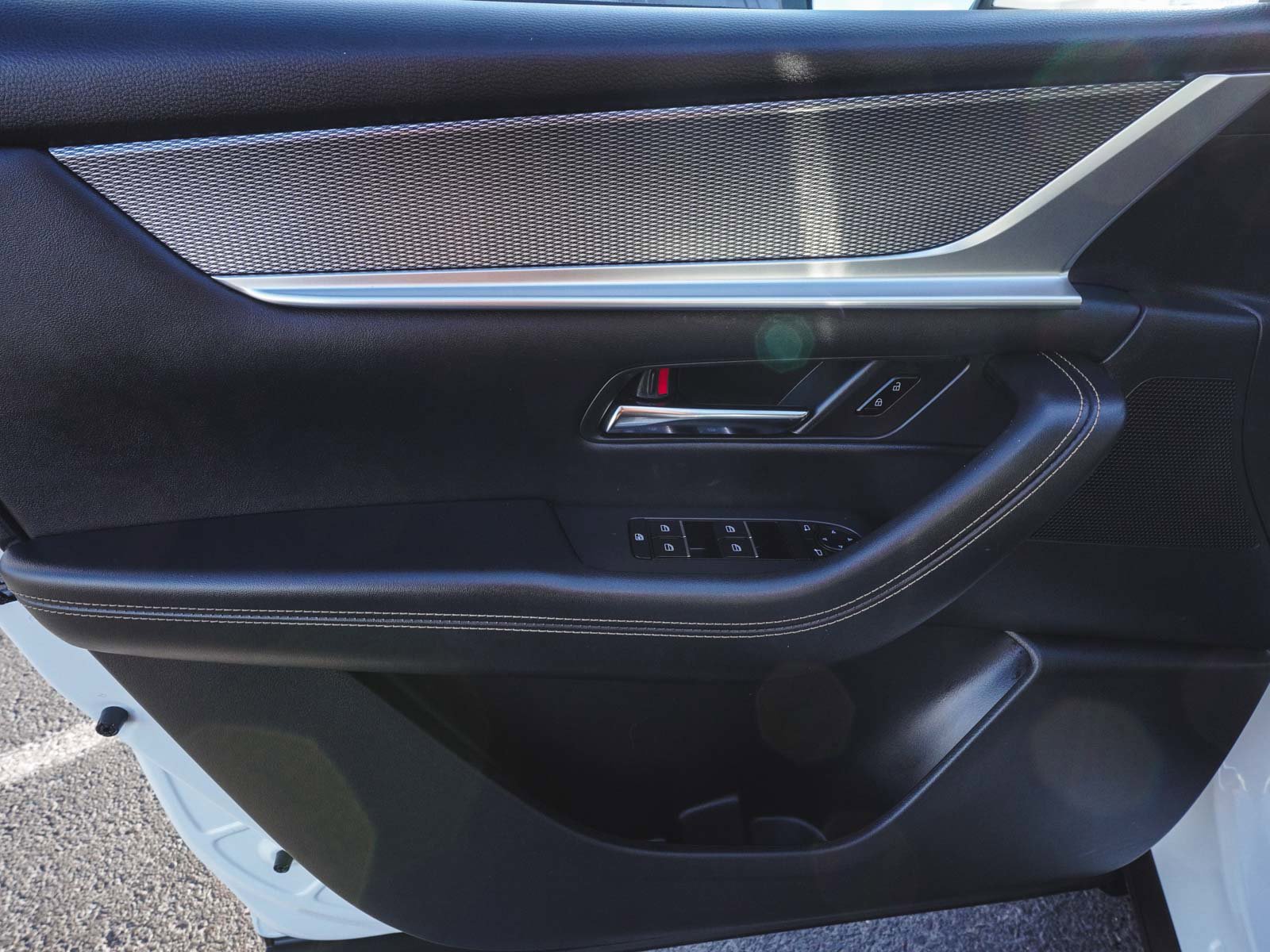 Used 2024 MAZDA CX-90 Plug-In Hybrid w/ Premium Pkg image 9