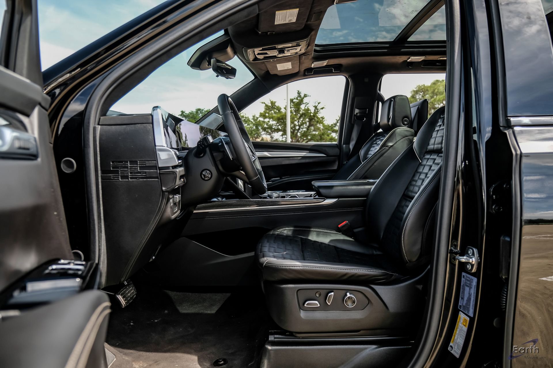 Used 2025 Cadillac Escalade V AWD/4WD image 36