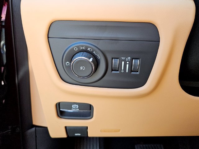 Used 2024 Jeep Grand Cherokee Summit AWD/4WD image 29