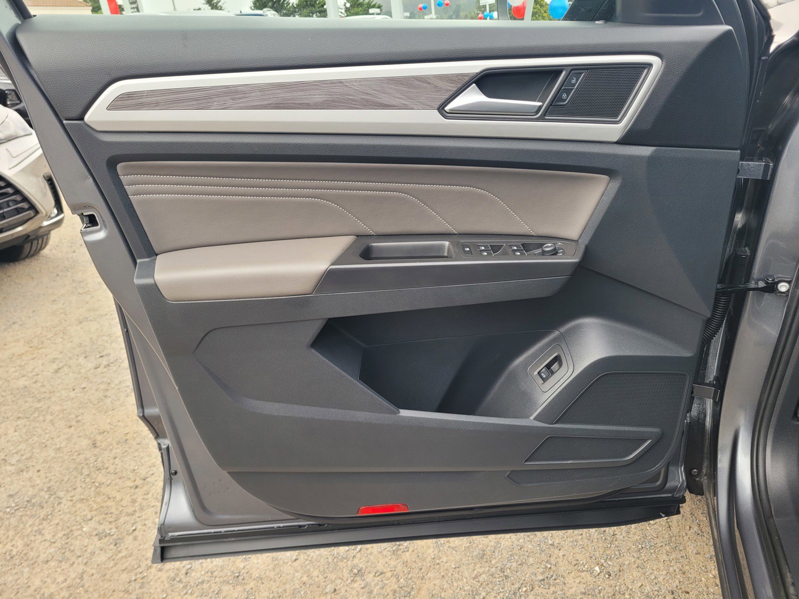 Used 2022 Volkswagen Atlas Cross Sport SE image 17