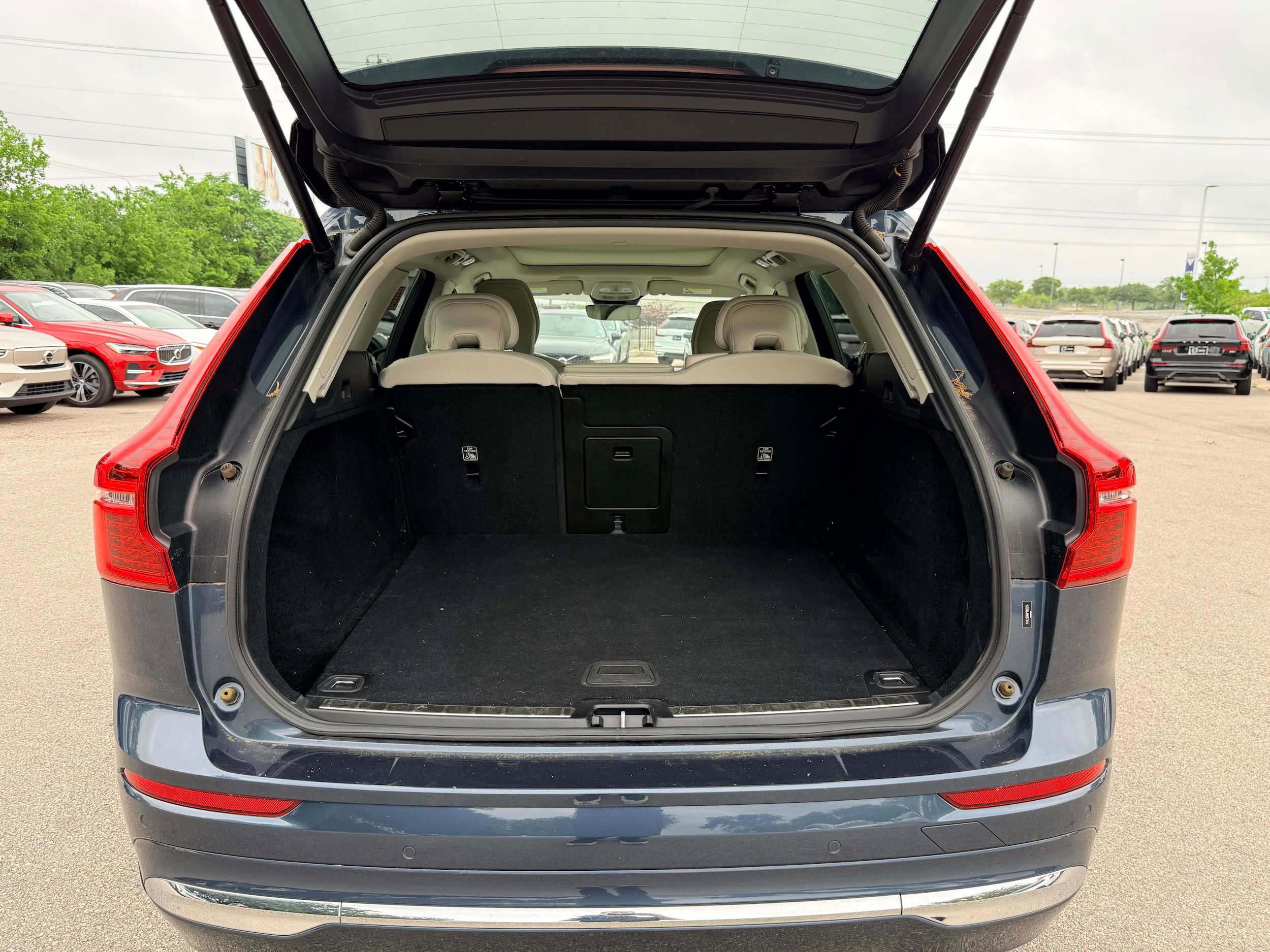 Certified 2023 Volvo XC60 B5 Plus w/ Climate Package FWD image 23