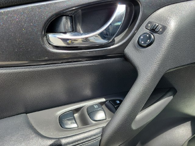 Used 2020 Nissan Rogue SV FWD image 23