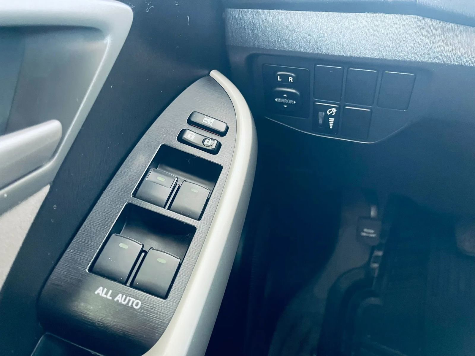Used 2013 Toyota Prius Two FWD image 16