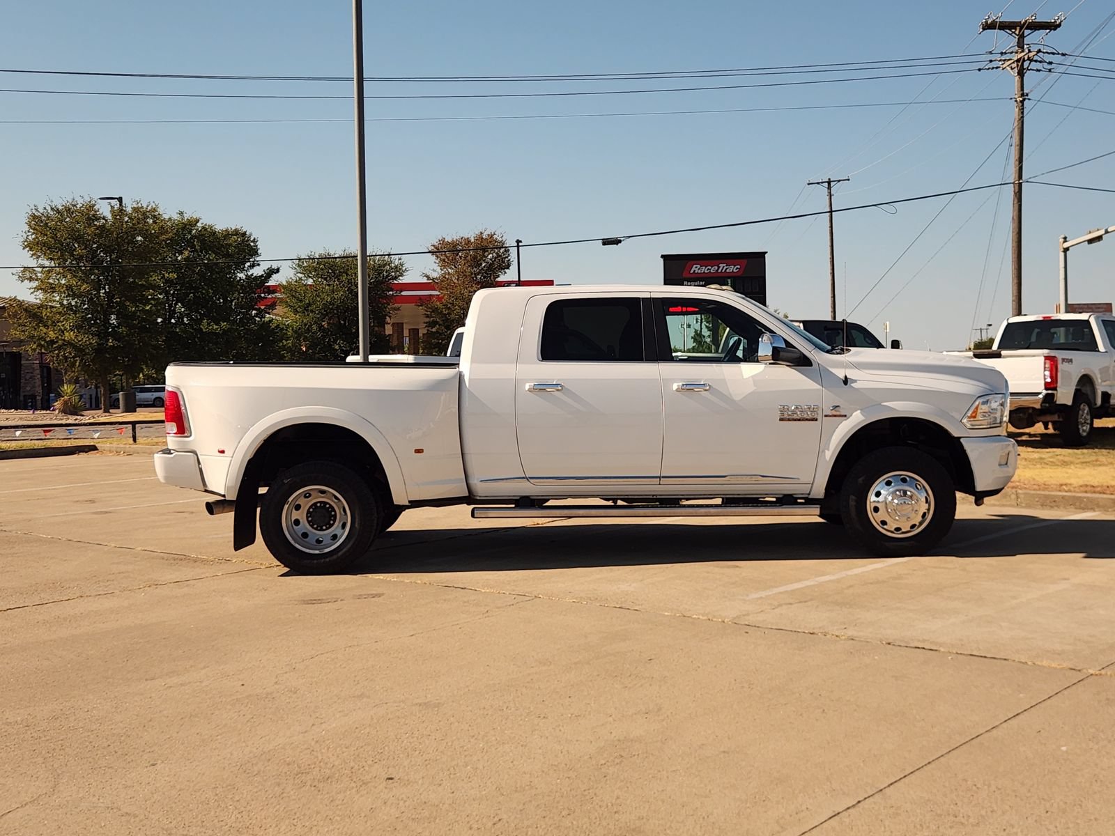 Used 2017 RAM 3500 Laramie Longhorn AWD/4WD image 7