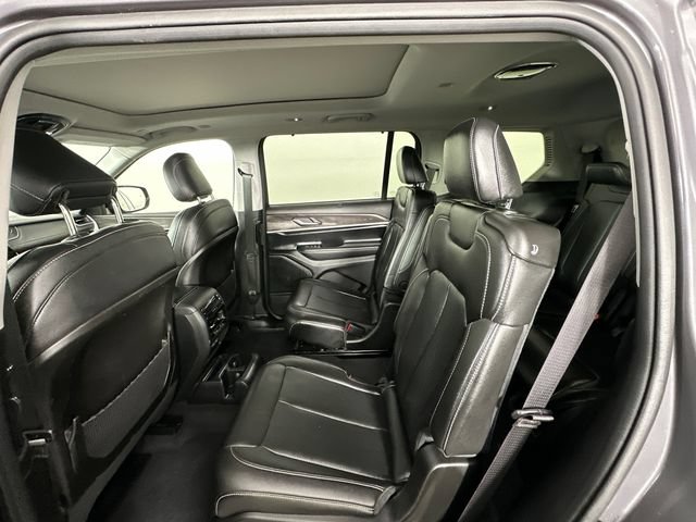 Used 2023 Jeep Grand Cherokee L Limited w/ Luxury Tech Group II AWD/4WD image 23