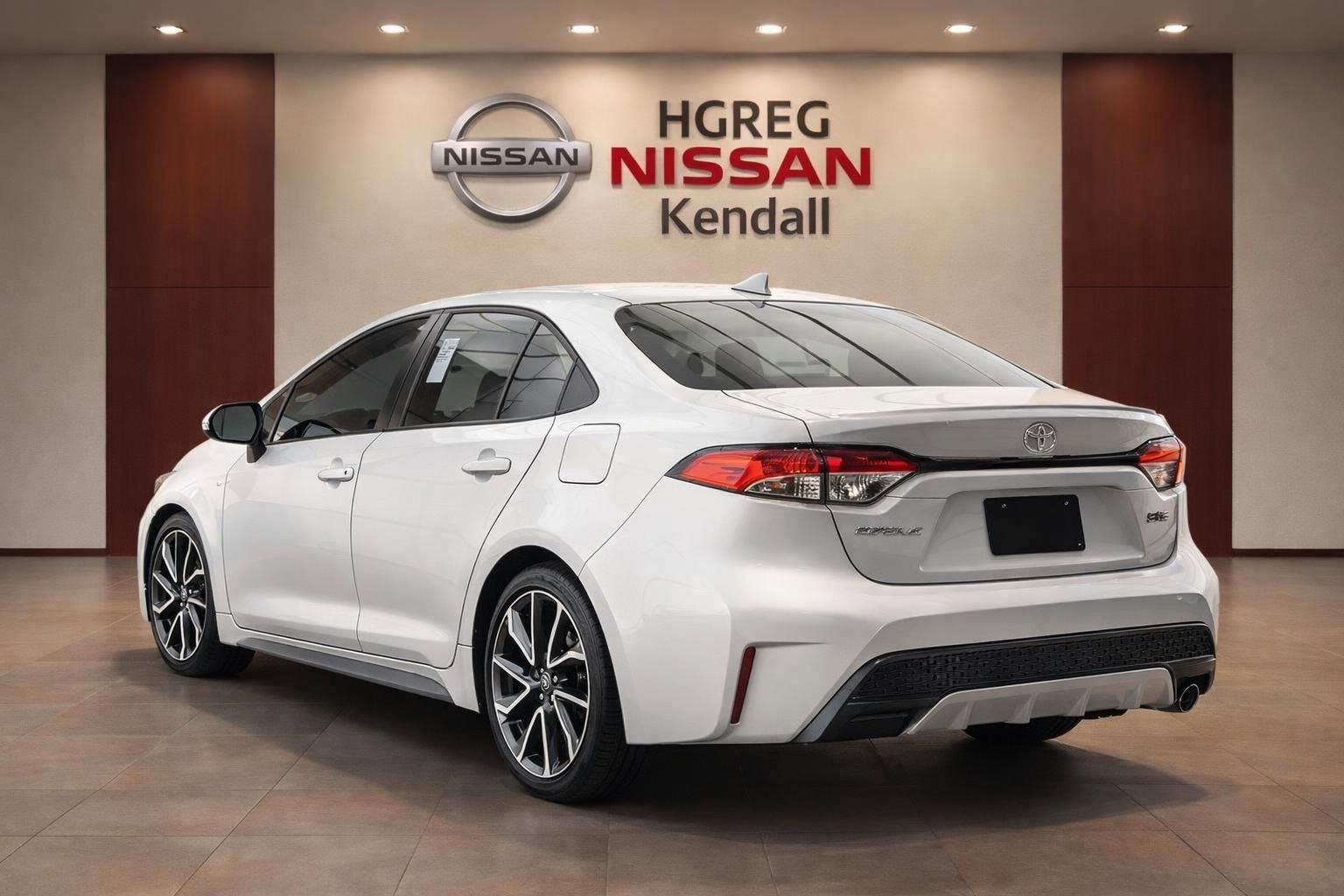 Used 2022 Toyota Corolla SE w/ Carpet Mat Package (TMS) FWD image 2