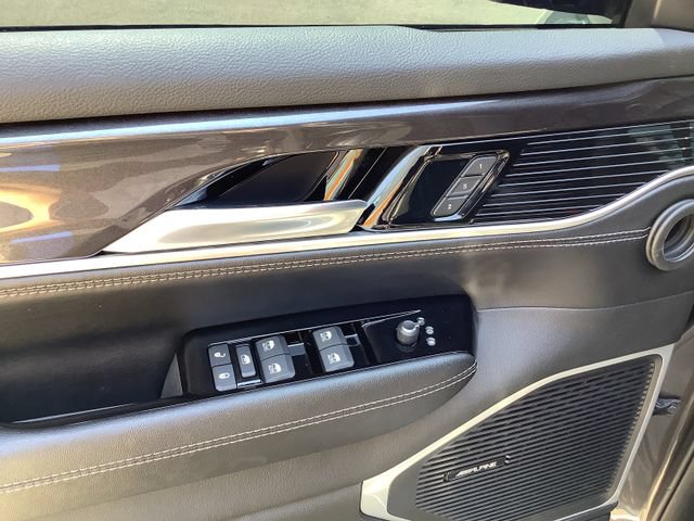 Used 2024 Jeep Wagoneer L 4WD w/ Premium Group I image 10