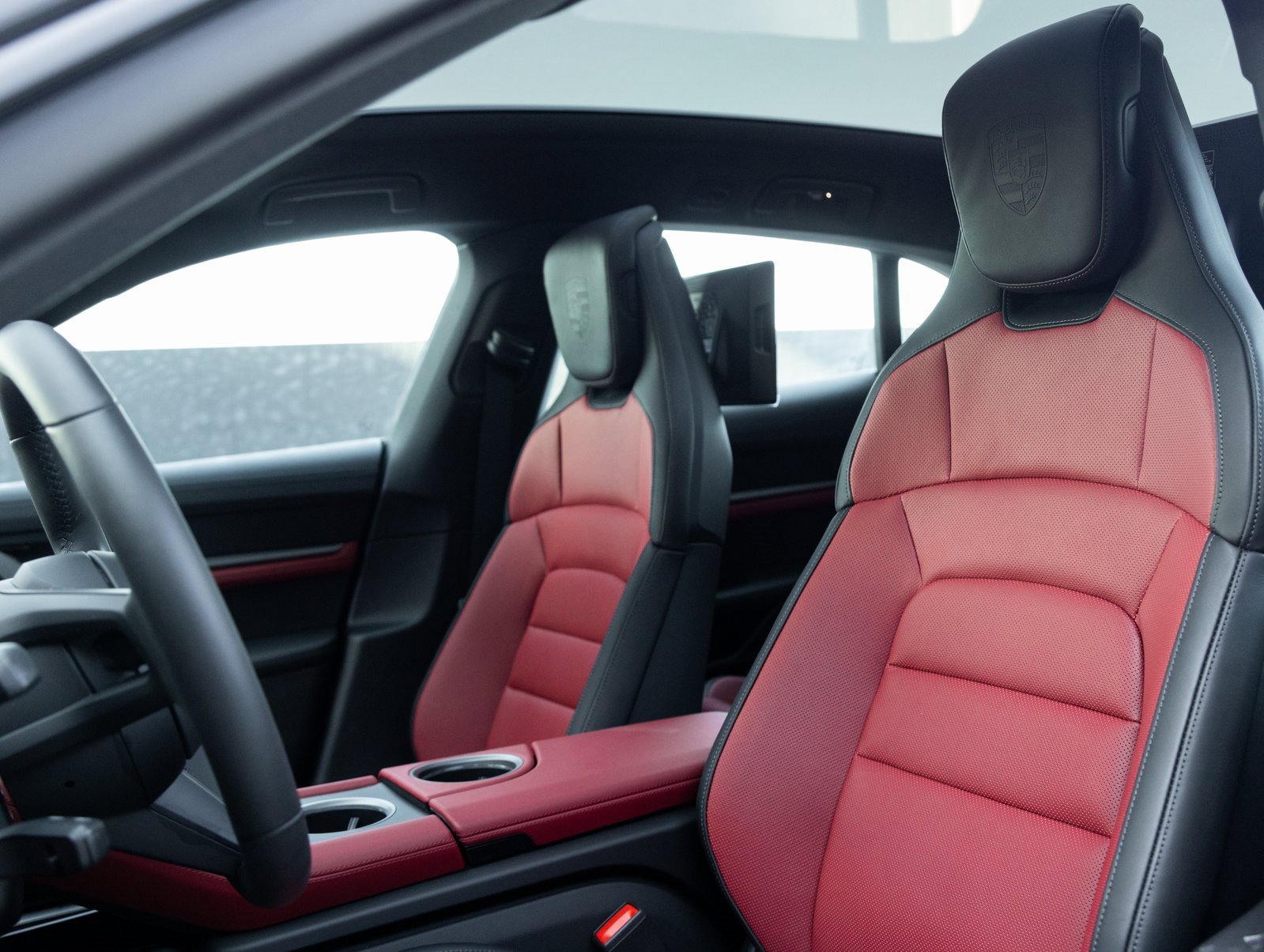 Certified 2025 Porsche Taycan 4 Cross Turismo image 5