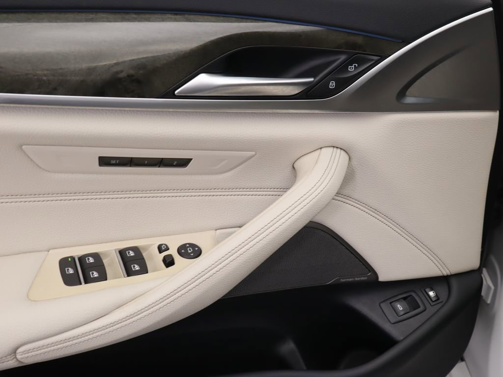 Certified 2023 BMW 530e w/ Premium Package image 24