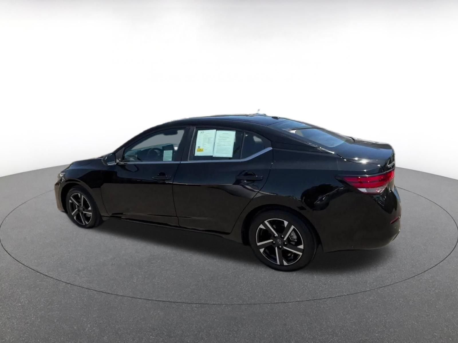 Used 2025 Nissan Sentra SV FWD image 9