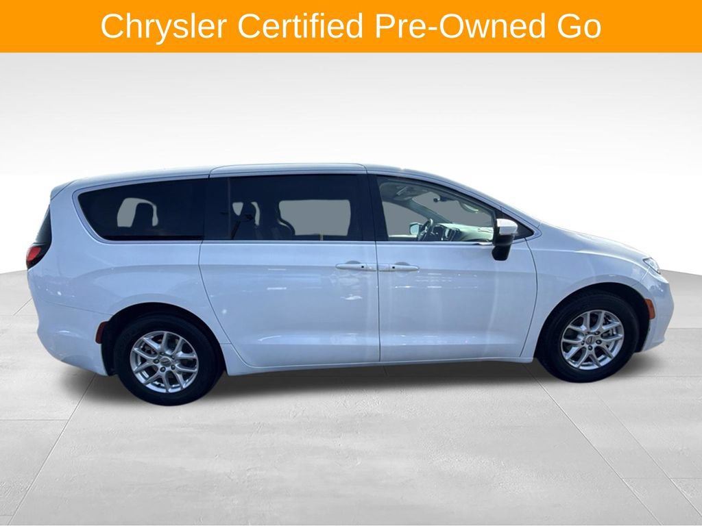 Certified 2023 Chrysler Pacifica Touring-L FWD image 2