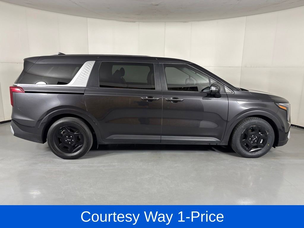 Used 2025 Kia Carnival FWD image 12