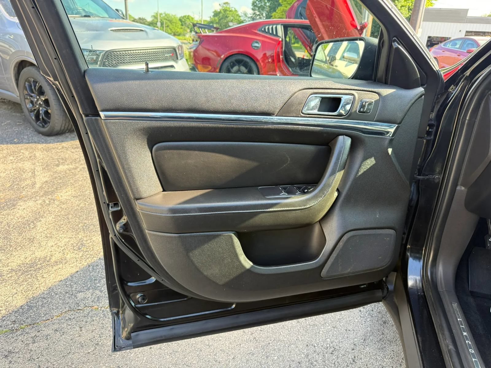 Used 2013 Lincoln MKS AWD image 9