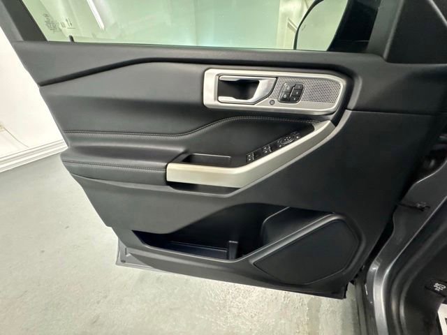 Used 2022 Ford Explorer Limited w/ Equipment Group 301A RWD image 13