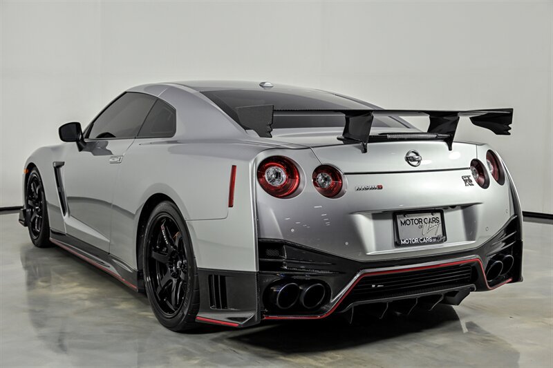Used 2017 Nissan GT-R NISMO AWD/4WD image 20
