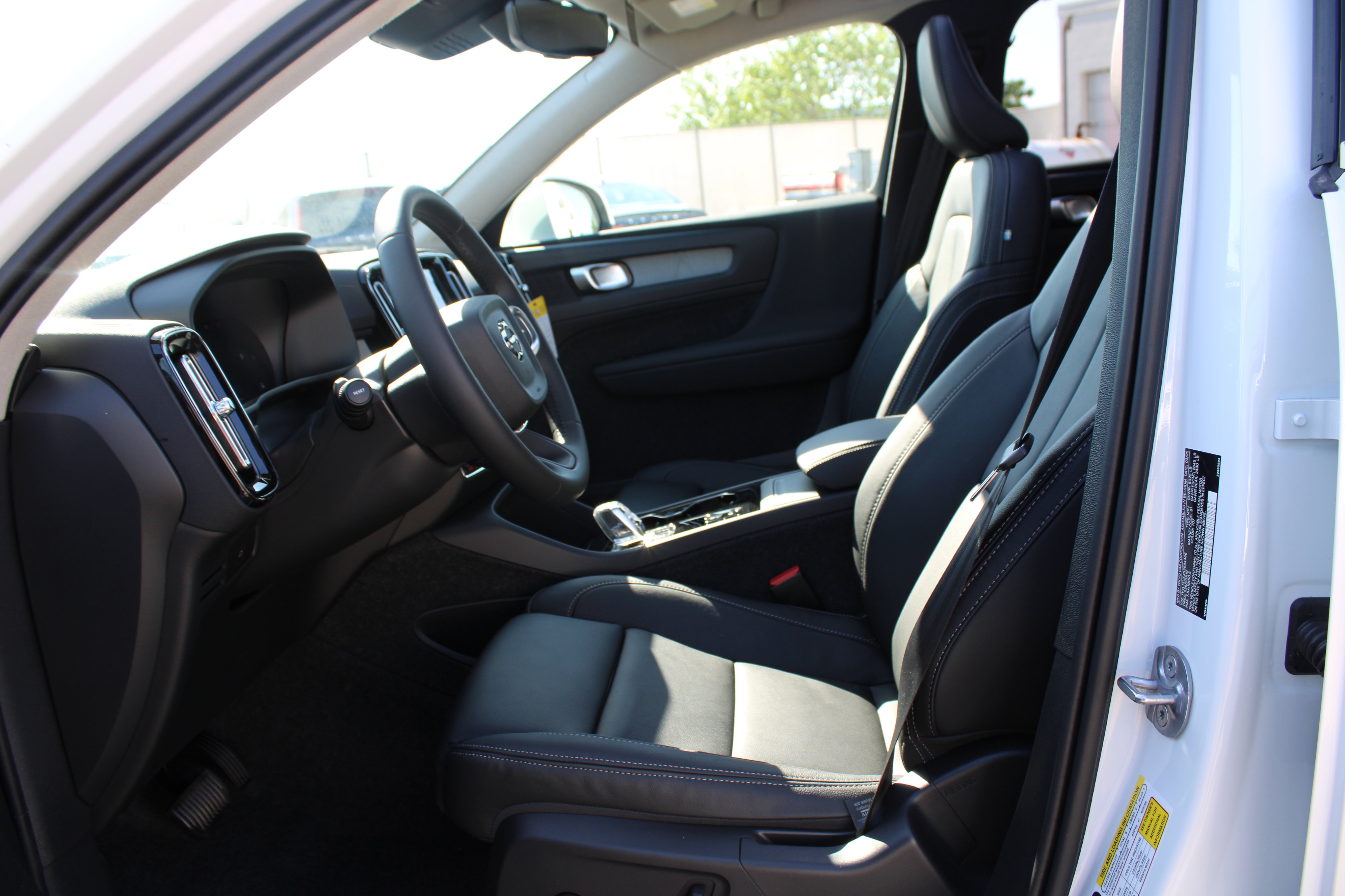 New 2025 Volvo XC40 B5 Plus w/ Protection Package Premier image 11