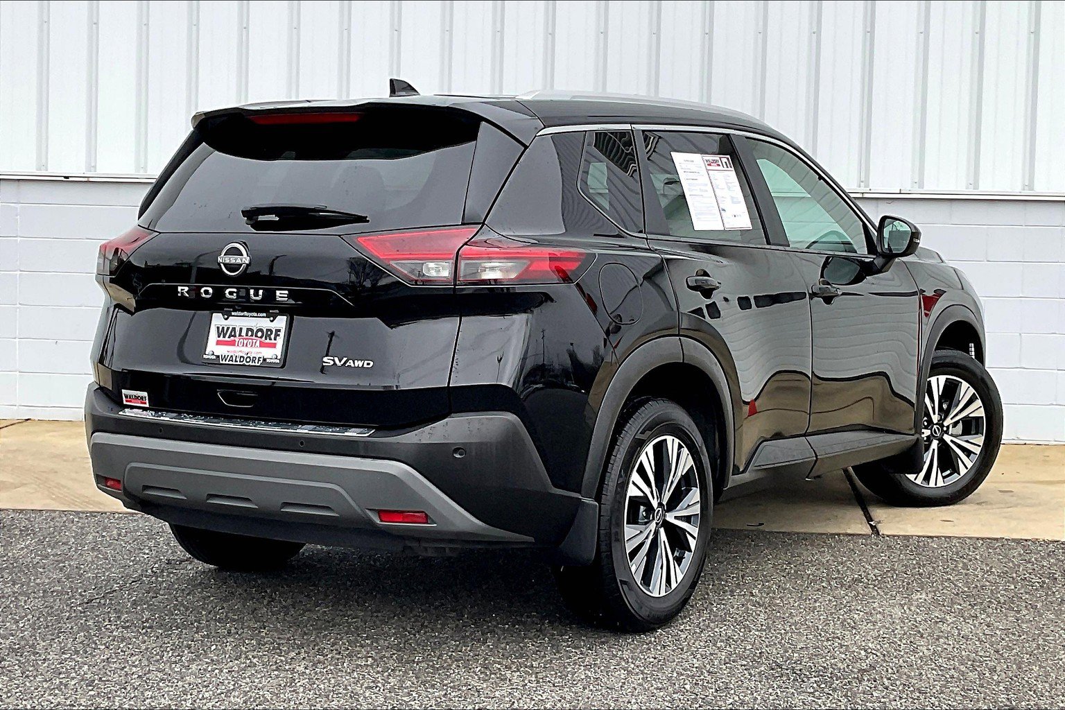 Used 2023 Nissan Rogue SV w/ SV Premium Package AWD/4WD image 17
