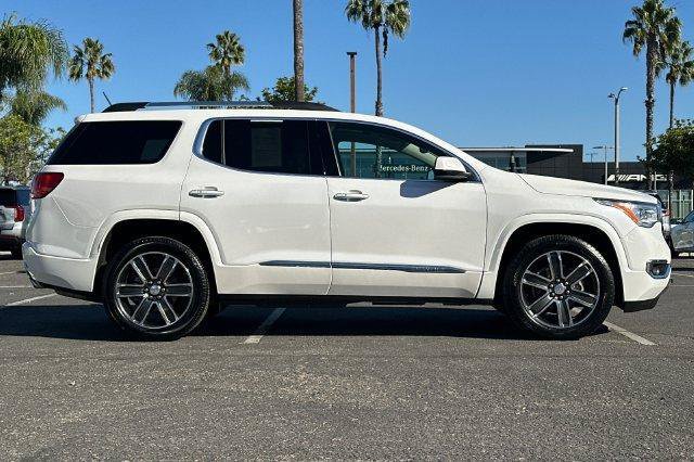 Used 2018 GMC Acadia Denali w/ Technology Package FWD image 3