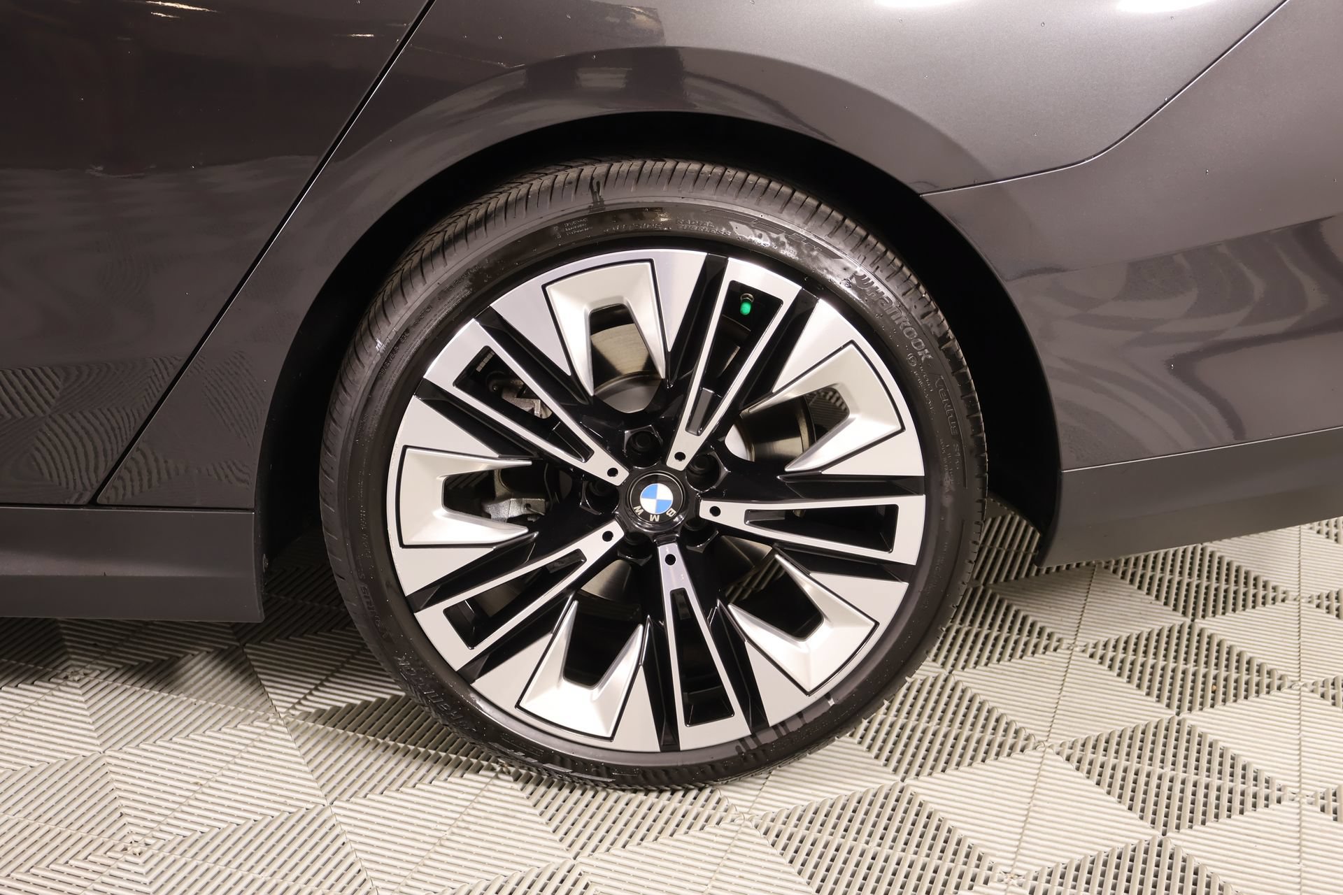 Used 2024 BMW 530i w/ Convenience Package RWD image 20