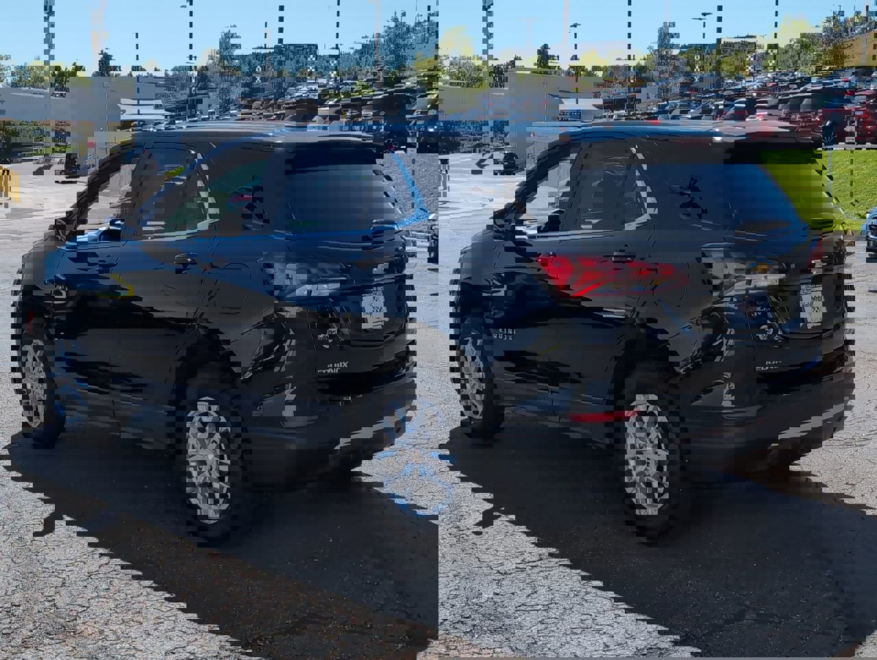 Used 2023 Chevrolet Equinox LT w/ Driver Convenience Package image 5